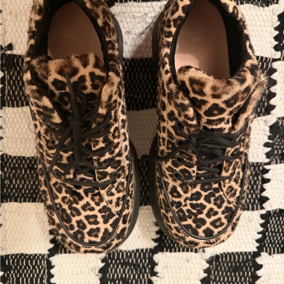 Dr Martens Women's Buzz 5-Eye Leopard Shoes - Picture 3 of 12